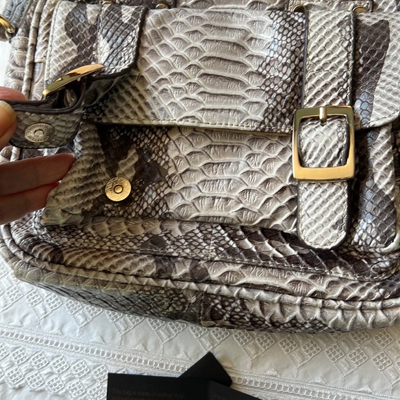 ADA ( Australian) leather crossbody bag - Picture 9 of 16